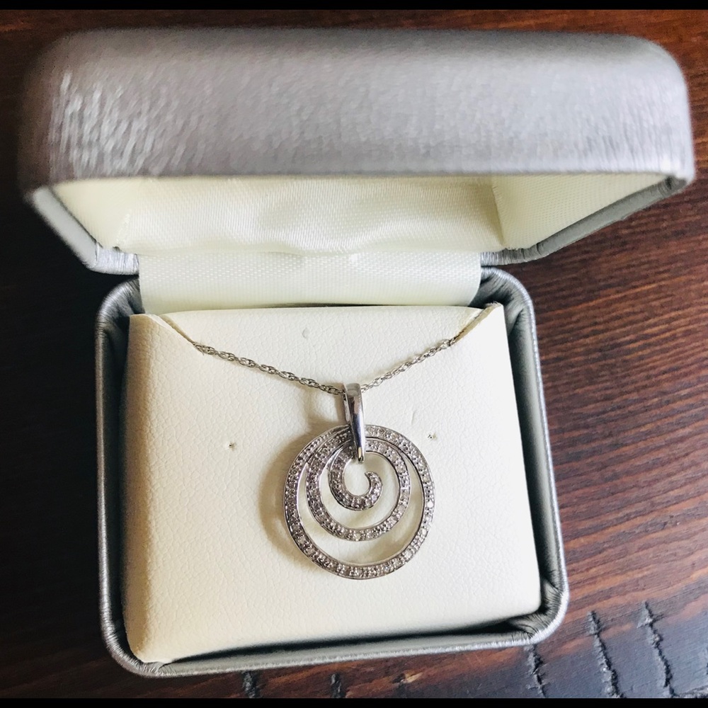 Beautiful silver and diamond necklace